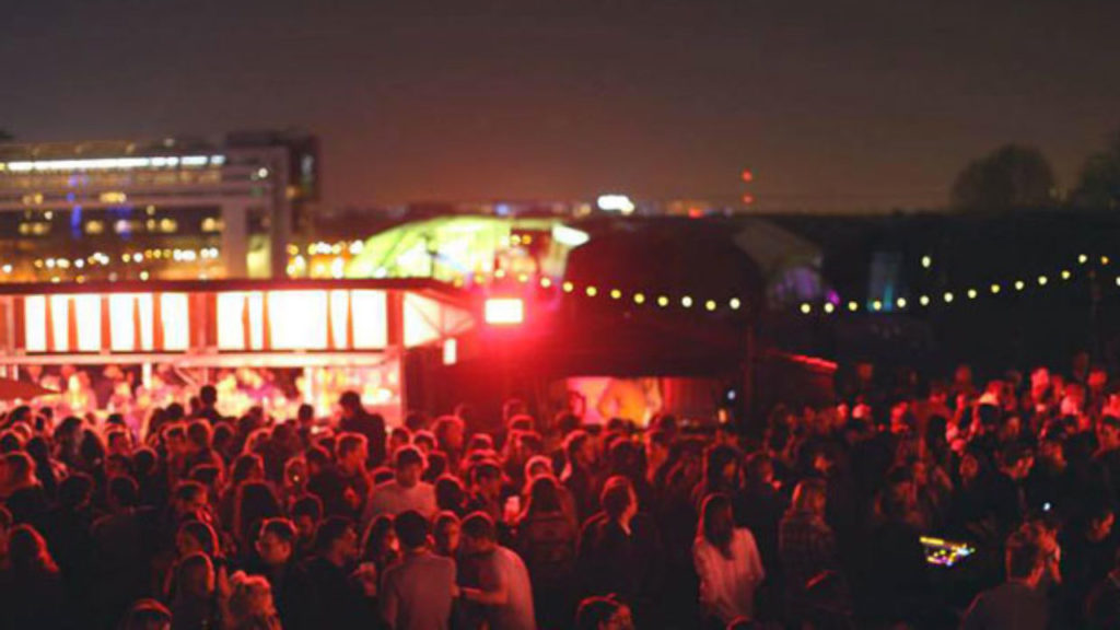 Fête sur le rooftop du Nuba