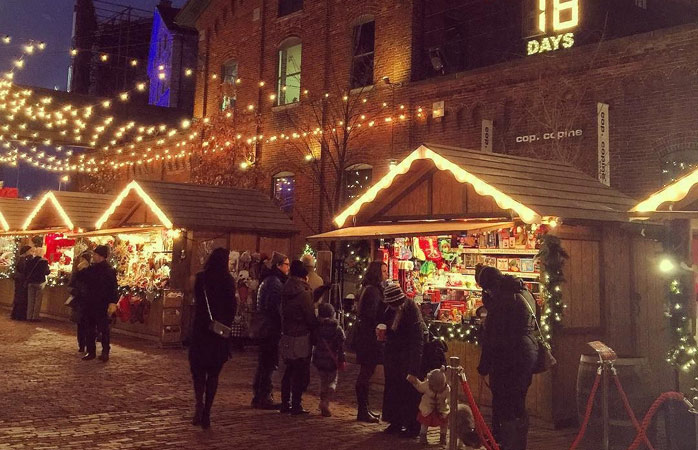 Noël à la mode canadienne dans le Distillery District à Toronto